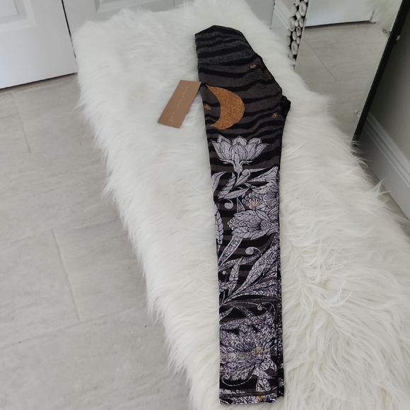 Niyama Sol Pants - 🌒🌟🌚🌛✨️Niyama Sol Luna Batefoot Leggings XS, BNWT🏷